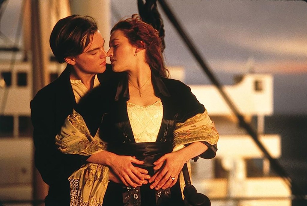 Una escena clásica de "Titanic", protagonizada por Leonardo DiCaprio y Kate Winslet. Del Titanic II, Clive Palmer dice que será el "barco del amor". (Foto: Paramount Pictures).