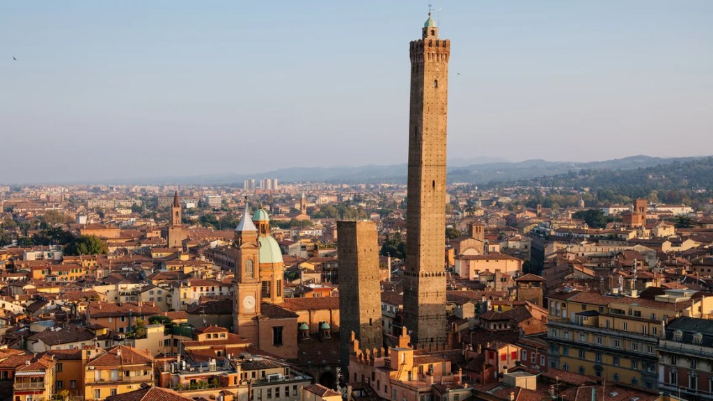 Las torres de Bolonia datan del siglo XII. (Foto: Francesco Riccardo Iacomino/Momento RF/Getty Images).