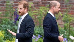 Harry y William asistieron juntos a la inauguración de una estatua de Diana en Londres en 2021. (Dominic Lipinski/AFP/Getty Images)