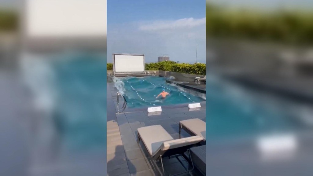 Un video muestra qué sucede cuando un hombre es sorprendido nadando durante el terremoto en Taiwán