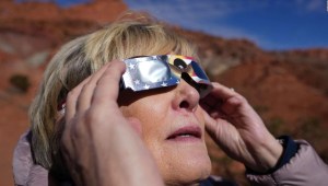 Empresas usan el eclipse solar como herramienta de marketing
