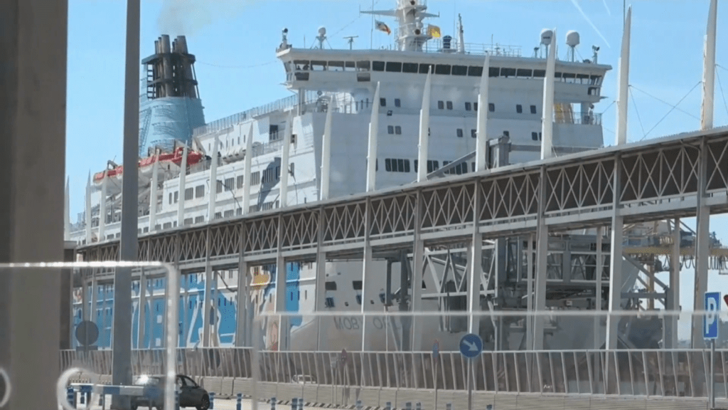 El crucero MSC Armonia sigue su ruta tras acuerdo con autoridades españolas