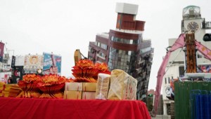 Así esperan en Taiwán la demolición de un edificio tras el sismo