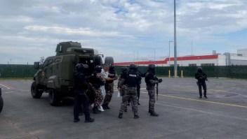 Ecuador explica razón de incursión policial en embajada de México en Quito