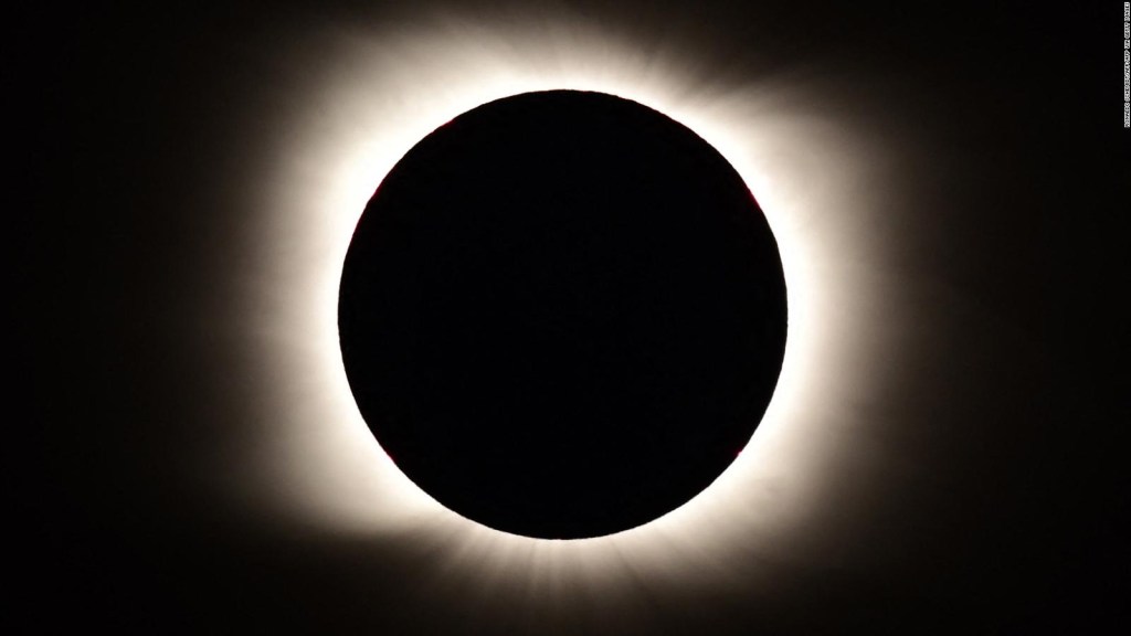 ¿Qué espera la gente del eclipse solar total?