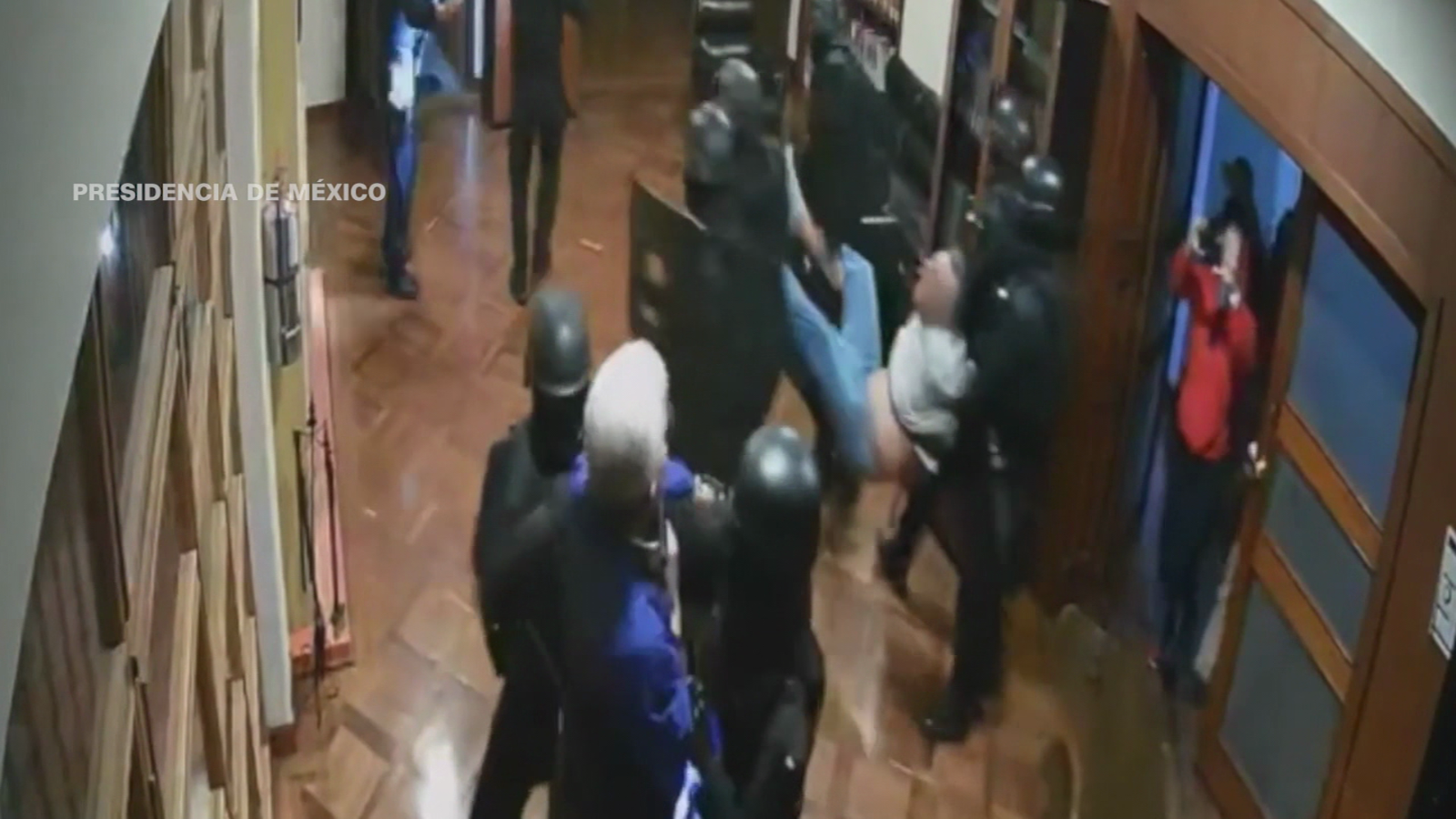 Video del ingreso de la Policía a la embajada de México en Ecuador - Video