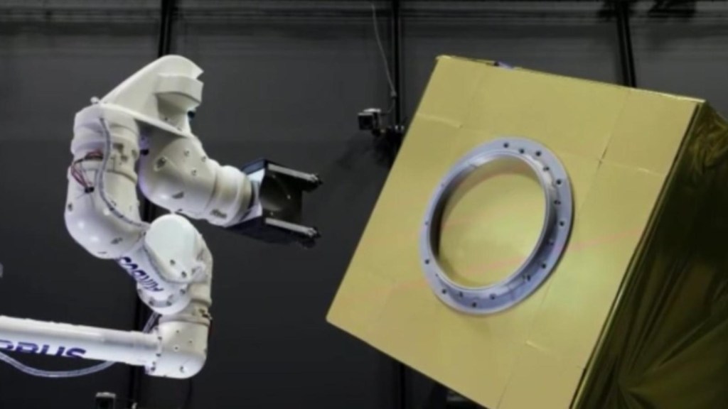 Así es el brazo robótico que capturará desechos espaciales