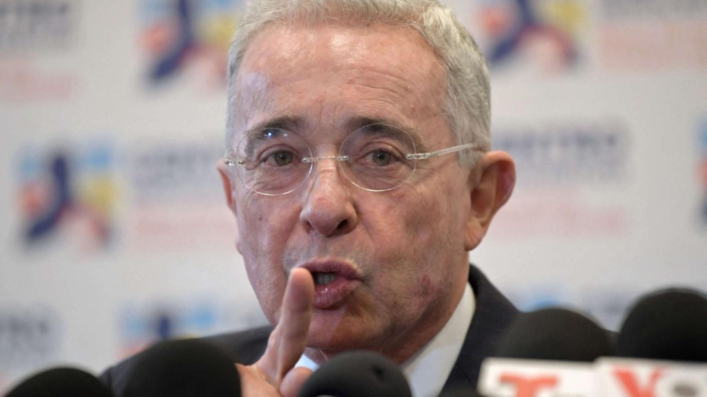 El expresidente Uribe, al igual que hace cinco años, asegura que el proceso en su contra tiene fines políticos