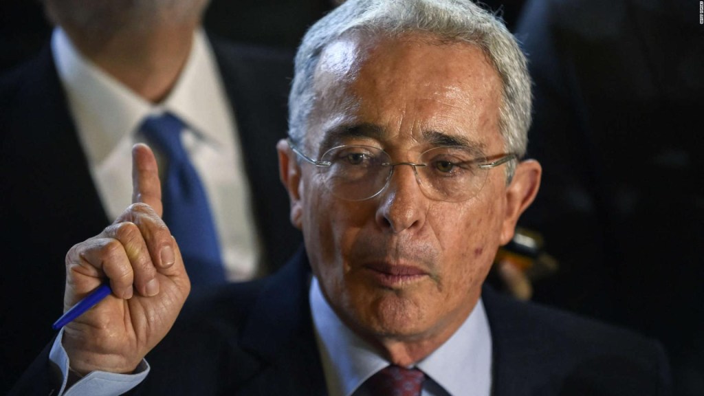 ¿Tuvo el expresidente Uribe vínculos con paramilitares?