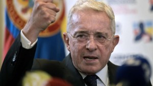 Santos: Fiscalía debe dar explicaciones sobre nuevas pruebas contra Uribe