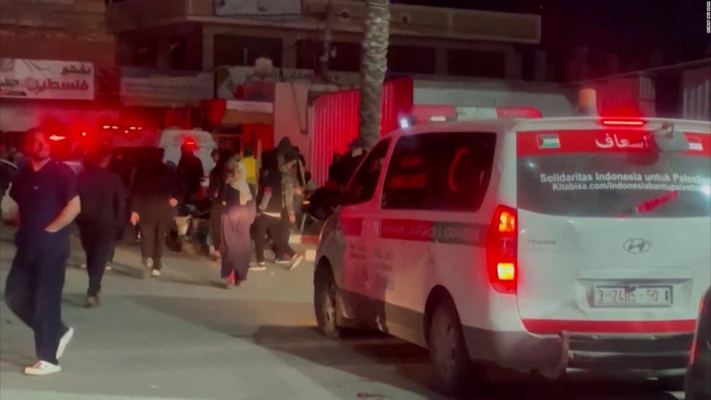 Trasladan a niños a hospital en Gaza tras un ataque aéreo israelí