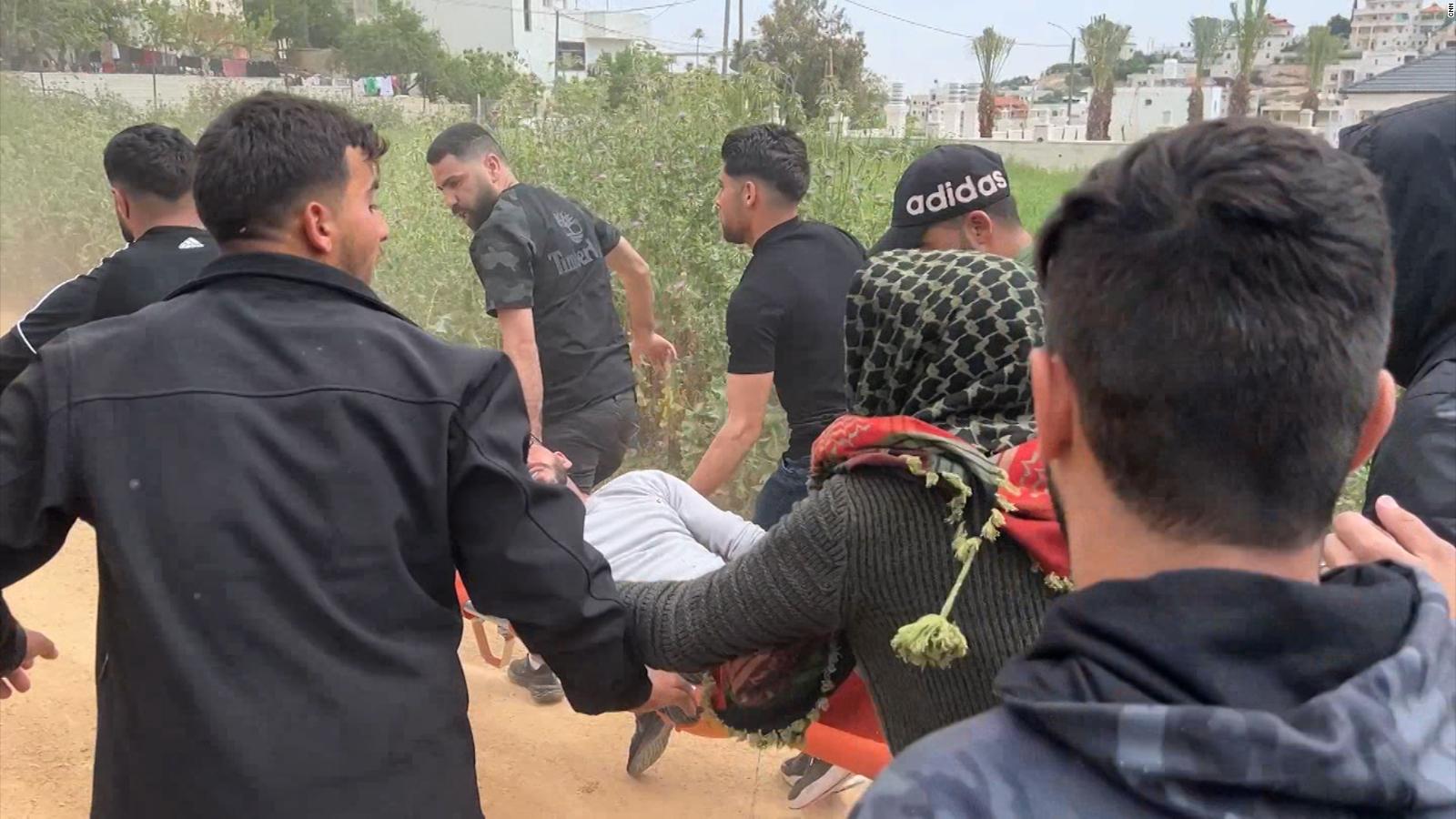 Un reportero de CNN ve cómo disparan a un palestino en la Ribera
Occidental