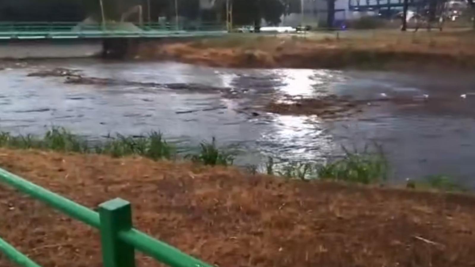 Calles totalmente inundadas tras fuertes lluvias en Carabobo,
Venezuela