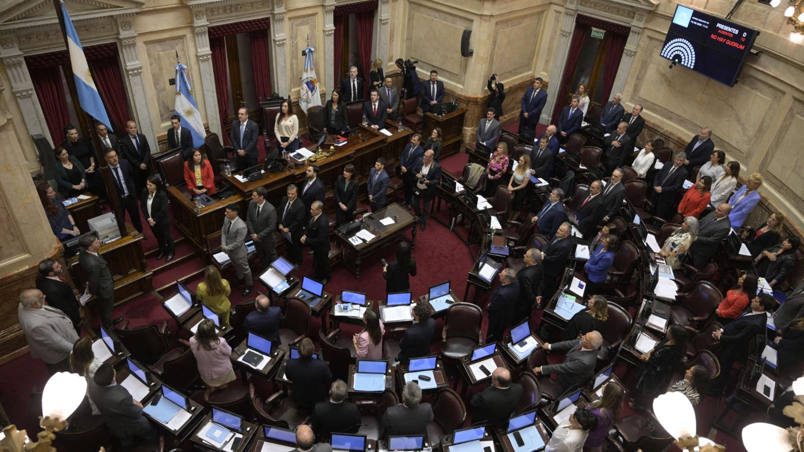 Aunque "no hay plata", según Milei, senadores de Argentina se suben el sueldo