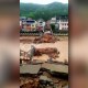 En segundos un puente se derrumba en China