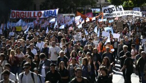 Marcha universitaria en Buenos Aires por ajuste del presupuesto educativo