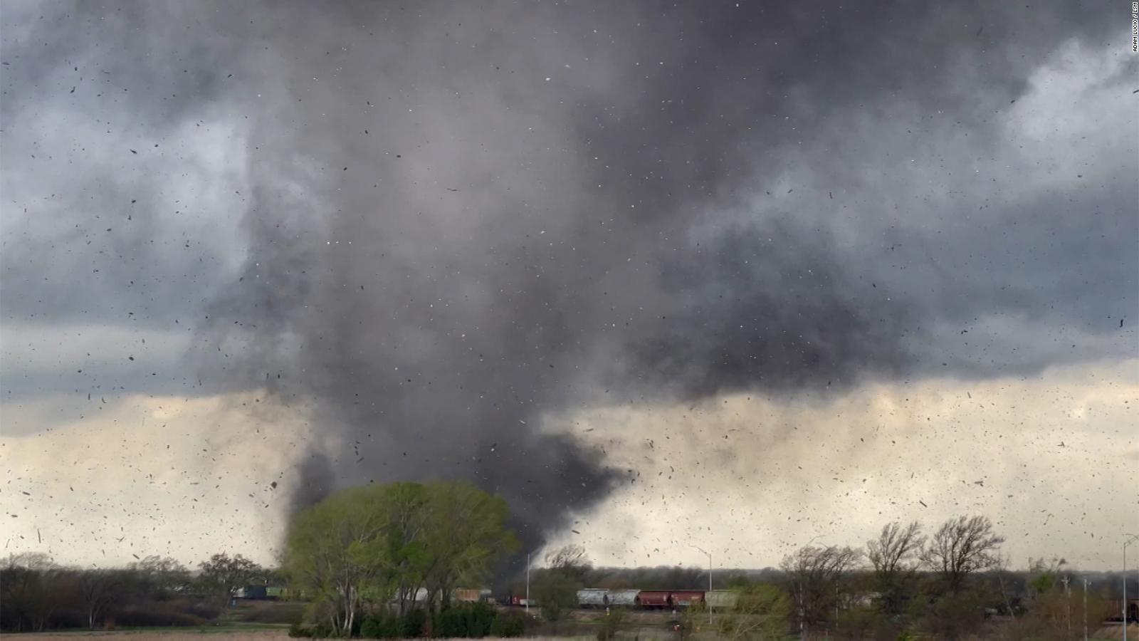 Advierten de daños "catastróficos" en Nebraska por tornado que azota
el estado