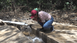 Por primera vez este pueblo en Honduras tiene agua en tuberías