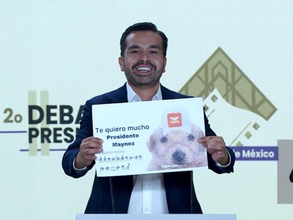 "I love you": Máynez con lenguaje de señas en el debate en México
