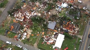 Imágenes aéreas captan los daños por el paso de 22 tornados en Oklahoma