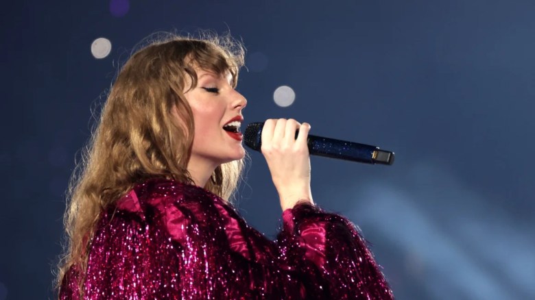 Taylor Swift canta en el Estadio Nacional el 2 de marzo de 2024 en Singapur. (Foto: Ashok Kumar/Getty Images)