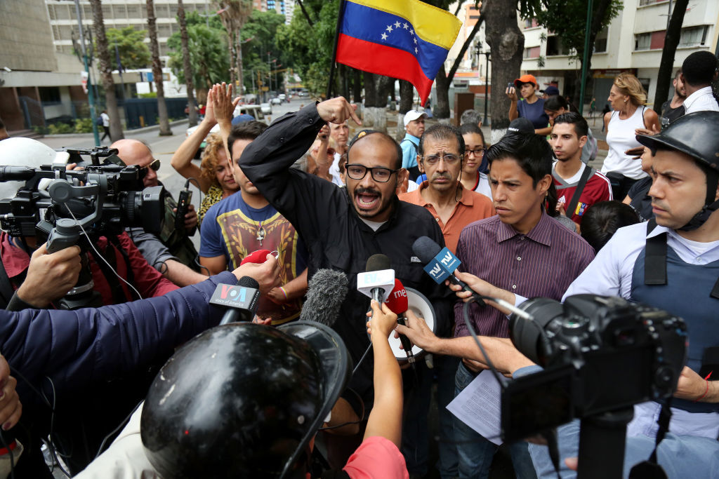 Detienen a activista social venezolano. La Fiscalía lo acusa de
intento de magnicidio