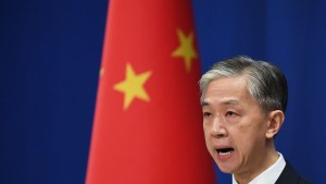 El portavoz del Ministerio de Asuntos Exteriores de China, Wang Wenbin, habla en Beijing el 24 de julio de 2020. (Foto: GREG BAKER/AFP/vía Getty Images).