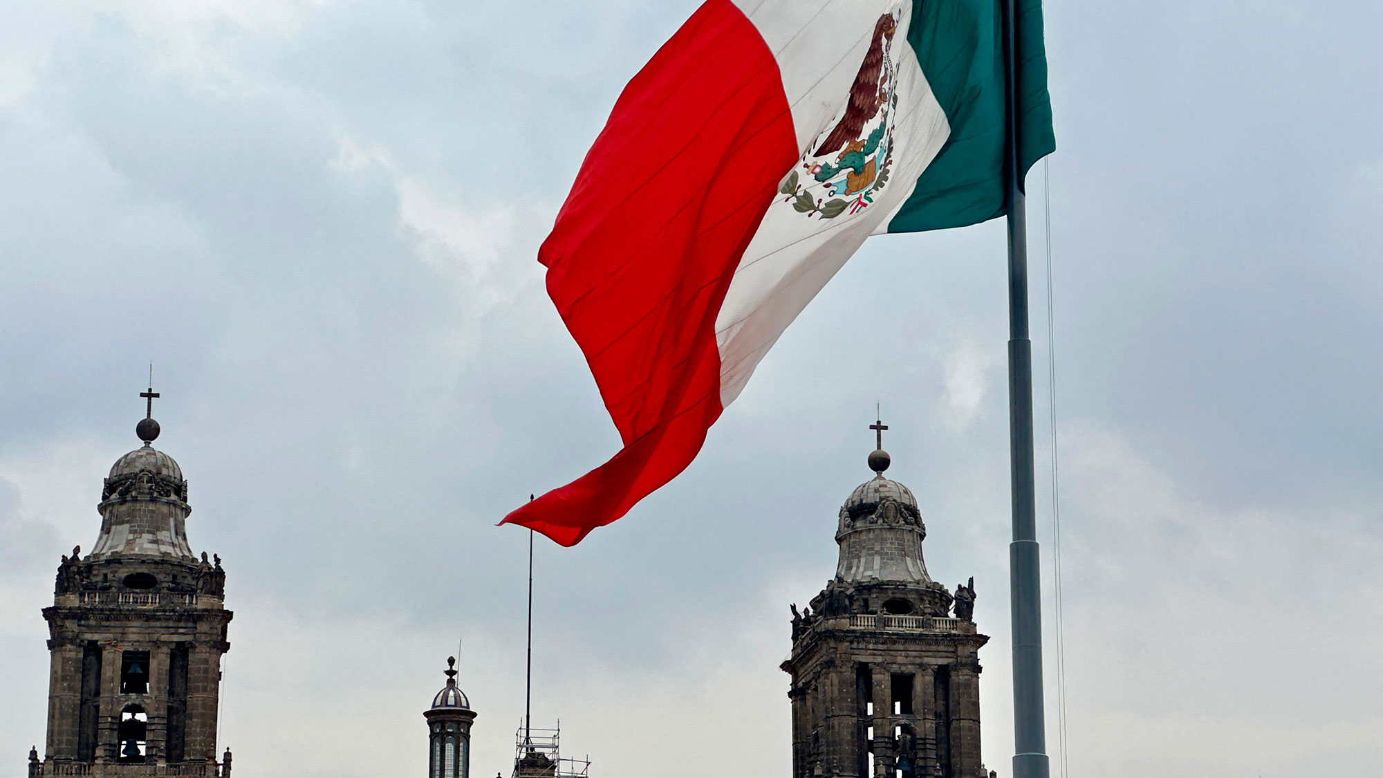 México suspende temporalmente requisito de visa a peruanos