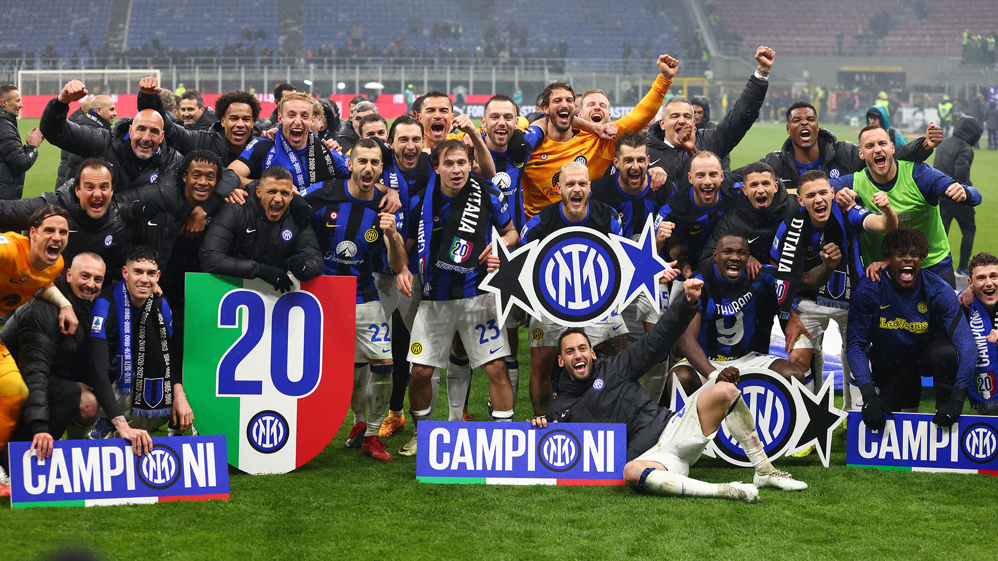 Inter aseguró el título de la Serie A con una victoria 2-1 sobre su
acérrimo rival AC Milan