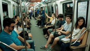 Viajeros en el metro de Buenos Aires, el 3 de enero de 2018. (Foto: EITAN ABRAMOVICH/AFP vía Getty Images).