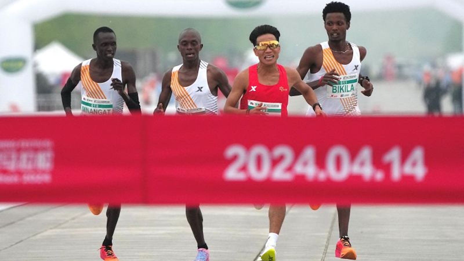 A Chinese runner's victory in the Beijing Half Marathon leaves no doubt that his rivals let him win