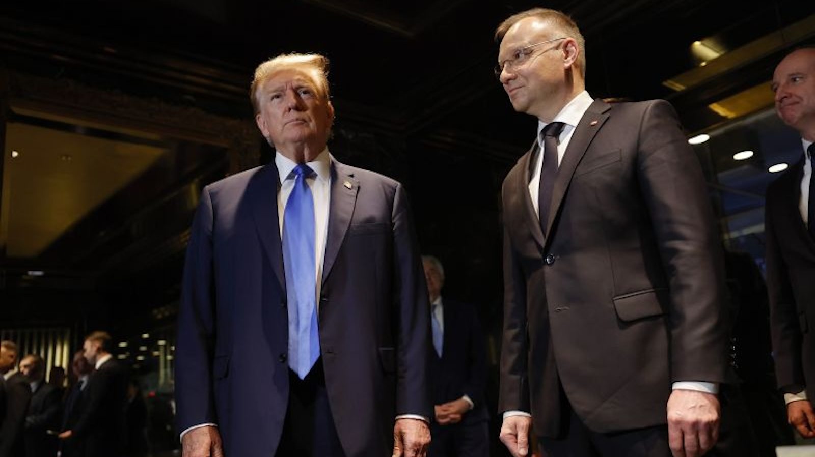 El expresidente Donald Trump junto al presidente dePolonia, Andrzej Duda, en la Torre Trump el 17 de abril de 2024 en Nueva York.