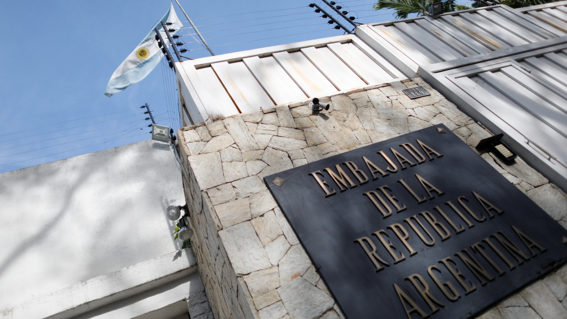 Argentina concede asilo a líderes opositores venezolanos hospedados
en su embajada en Caracas