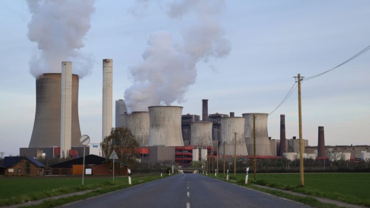 In a breakthrough in climate policy, the G7 agreed to close coal-fired power plants by 2035, British ministers said