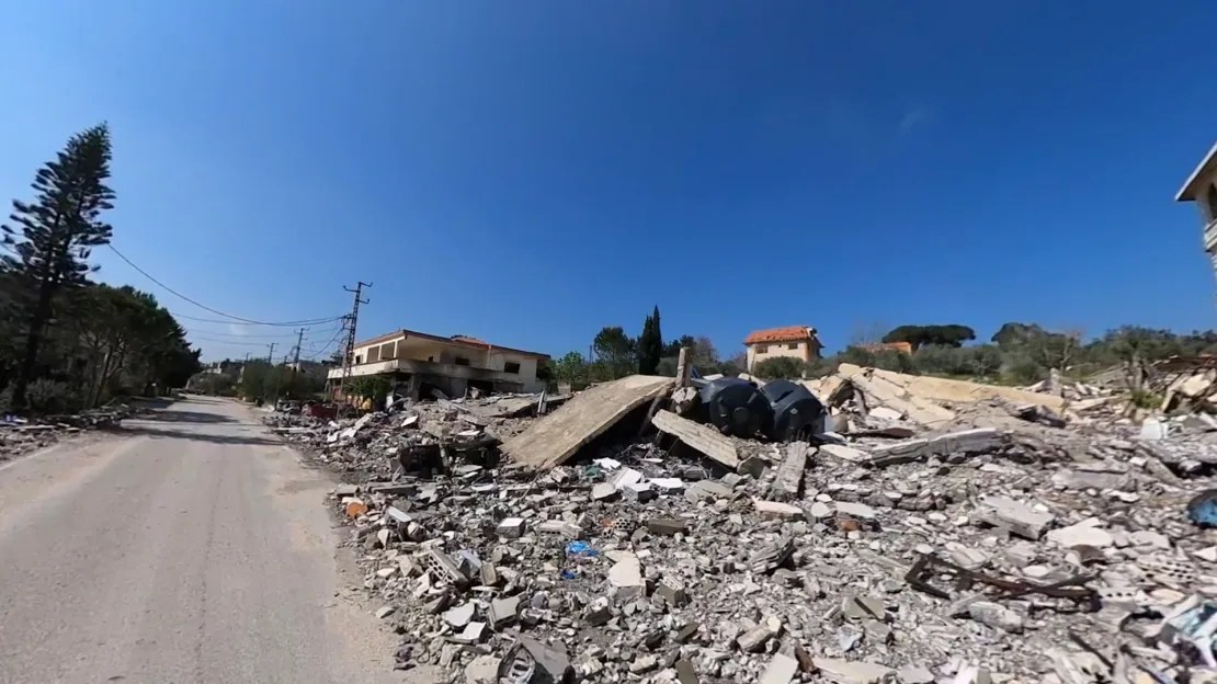 Kafr Gila ist eine weitgehend verlassene Stadt und hat in einer Reihe von Auseinandersetzungen zwischen Israel und der Hisbollah die Hauptlast der israelischen Luftangriffe getragen.  Charbelle Mallow/CNN