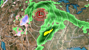 Un modelo de pronóstico muestra una gran tormenta que trae tiempo adverso a gran parte del centro de EE.UU. el lunes por la noche. (CNN Weather)