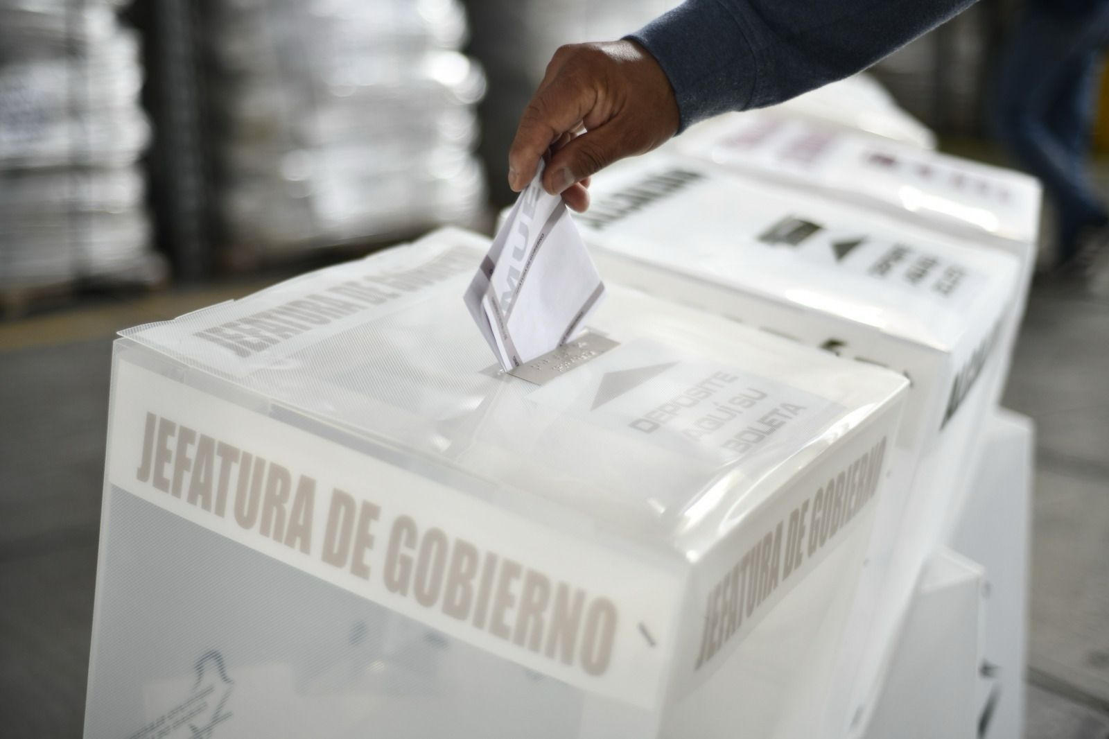 El Instituto Electoral de México da prórroga de registro ...versia al cancelar casi 40.000 solicitudes
por irregularidades