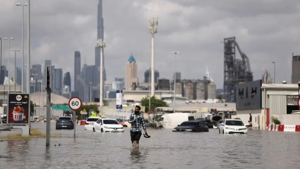 Los Emiratos Árabes Unidos experimentaron su peor diluvio en 75 años. (Foto: Amr Alfiky/Reuters).