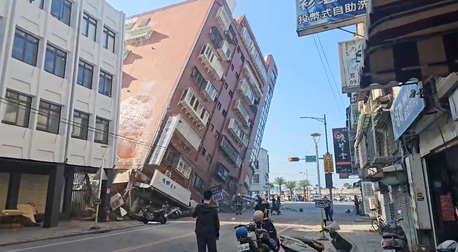 FOTOS | Un fuerte terremoto causa daños y destrozos en Taiwán