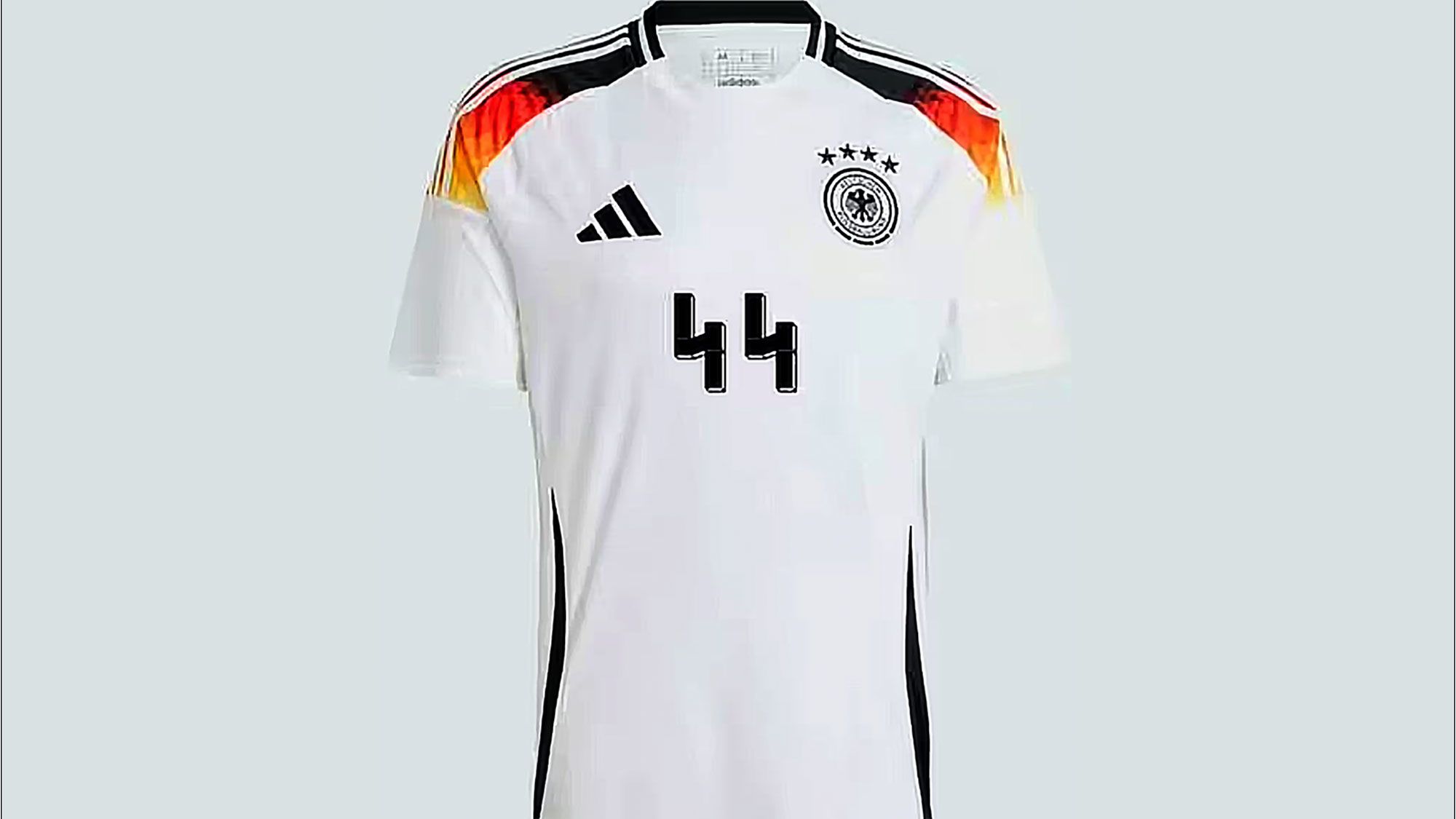Alemania rediseñará los números de las camisetas de la s... medio de la polémica por su asociación con un símbolo
nazi