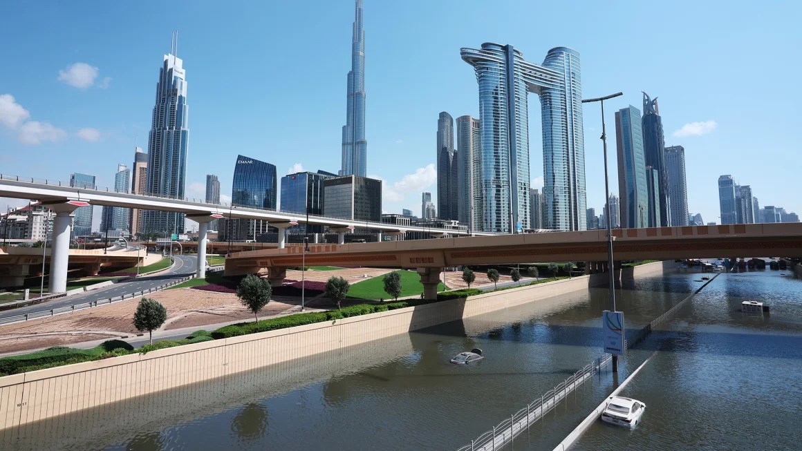 Científicos encuentran muestras del cambio climático en las mortales
inundaciones de Dubai