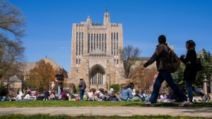 Manifestantes propalestinos en la Universidad de Yale en New Haven, Connecticut, el martes. Joe Buglewicz/Bloomberg/Getty Images