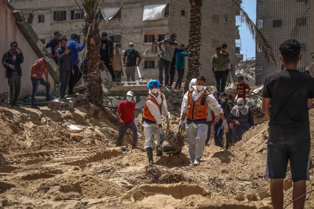 People and health workers dig up bodies found on Tuesday at Nasser Hospital in Khan Yunis, southern Gaza.  (Photo: AFP/Getty Images).