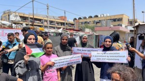 Palestinos en una manifestación en Rafah, Gaza, el 28 de abril de 2024. Tareq Alhelou/CNN