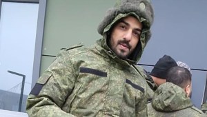 Asfan Mohammed, visto con uniforme militar ruso, en una imagen facilitada por su hermano, Imran