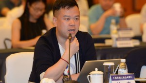 Lin Qi, presidente y director ejecutivo de Yoozoo Games Co., Ltd, habla durante una reunión el 25 de mayo de 2018. (Visual China Group/VCG vía Getty Images)