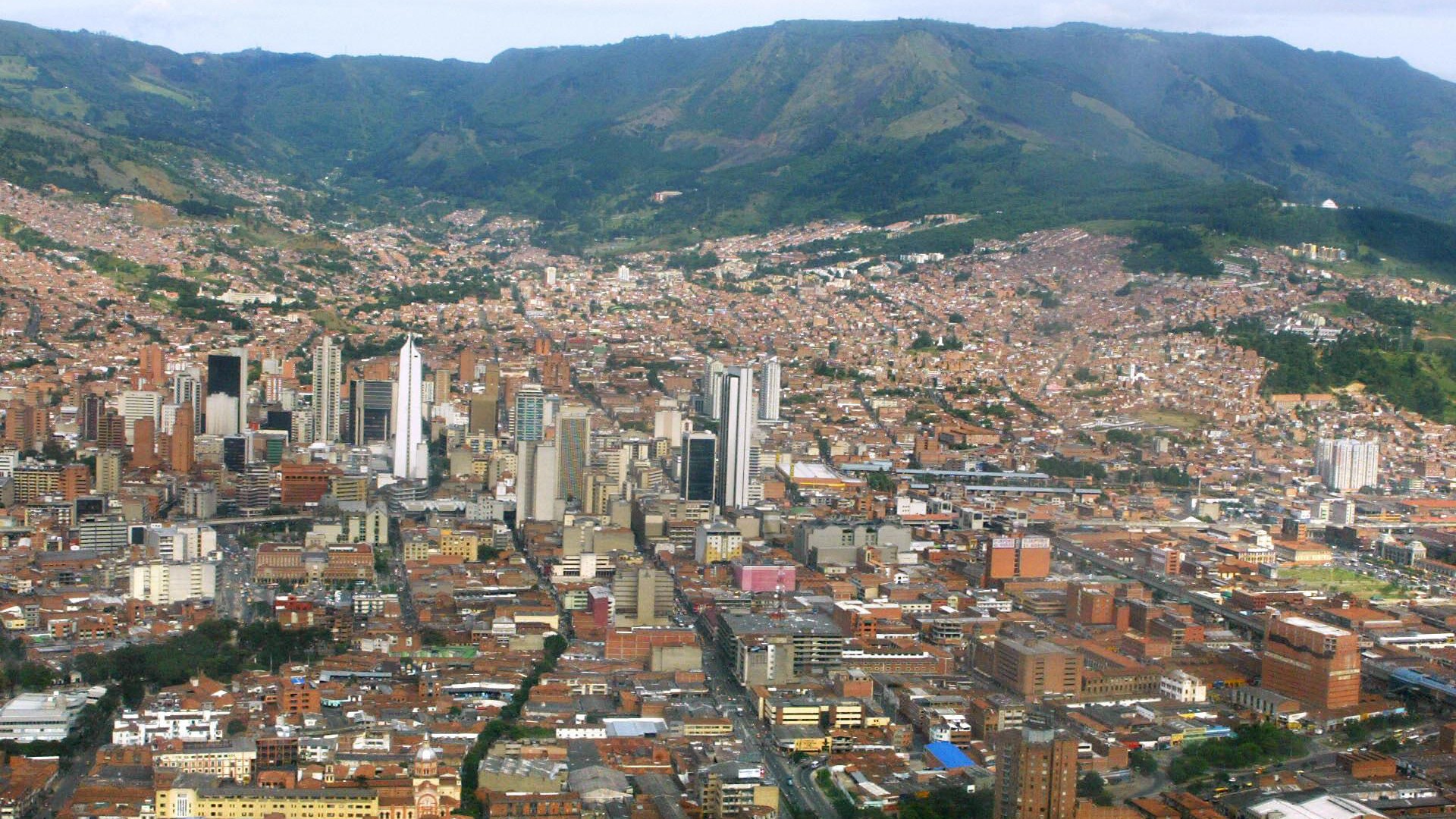 Setelah kasus seorang Amerika ditemukan bersama anak di bawah umur di sebuah hotel di Medellin, kota tersebut melarang layanan seksual selama enam bulan