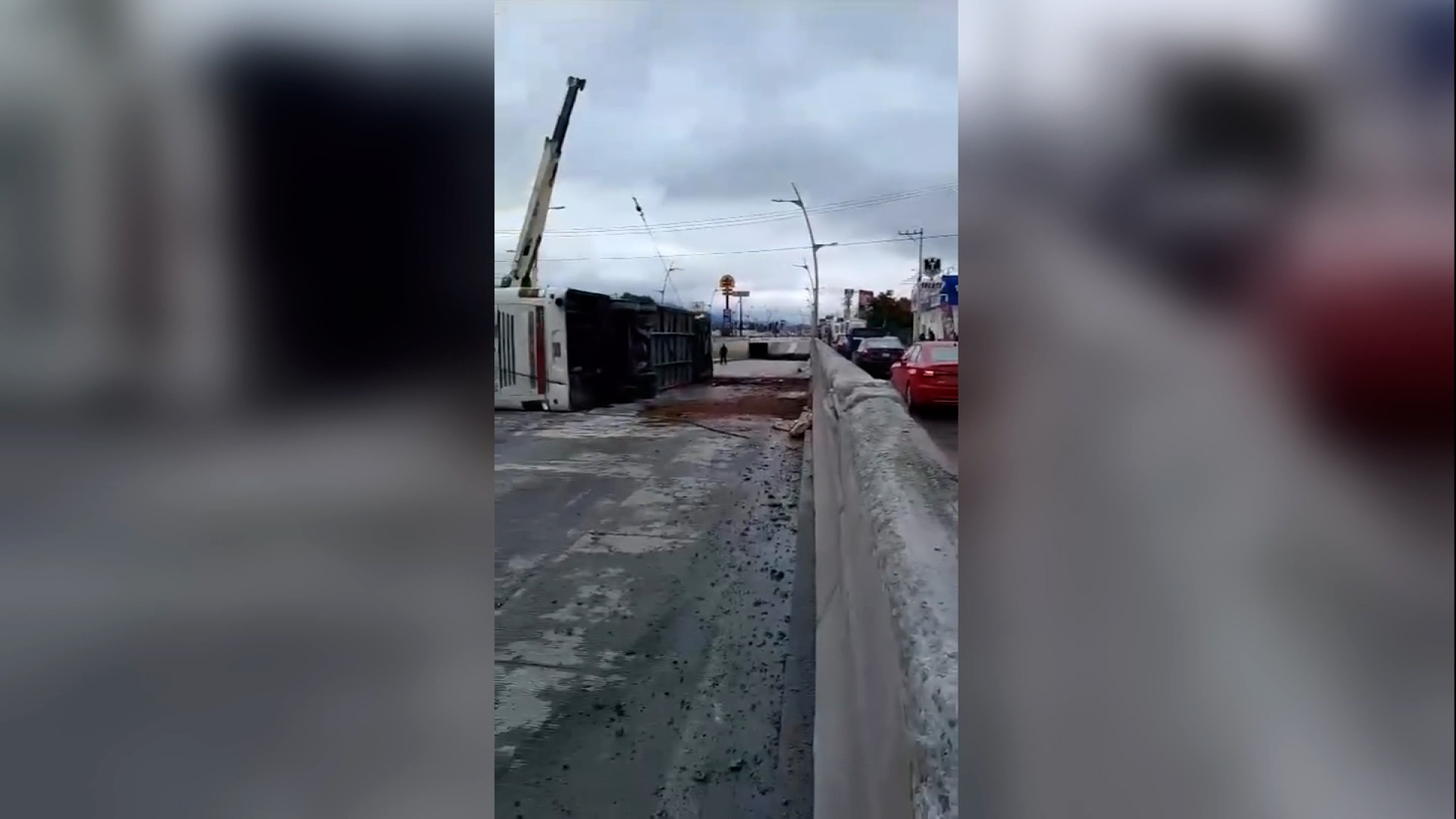 Más de 50 personas lesionadas en accidente de autobús de transporte
de personal en Nuevo León, México