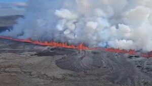 Video muestra erupción de un volcán en la península de Reykjanes
