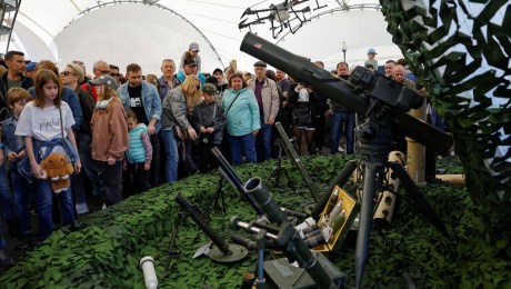 exhibición ucrania armamento